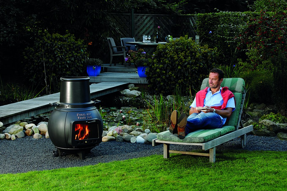 Grillen, braten, räuchern, heizen – Abenteurer und Gourmets kommen voll auf ihre Kosten. Foto: Leda Werk/akz-o
